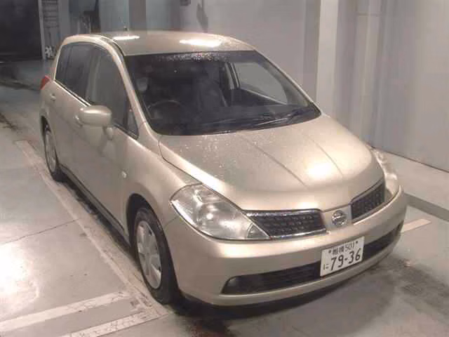 NISSAN TIIDA