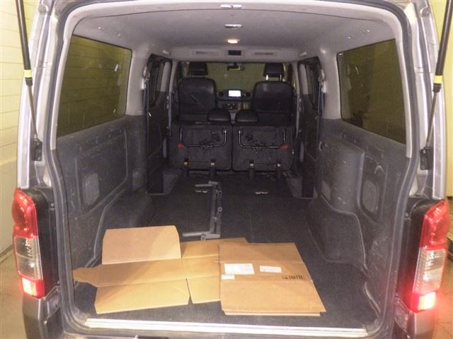 NISSAN NV350 CARAVAN