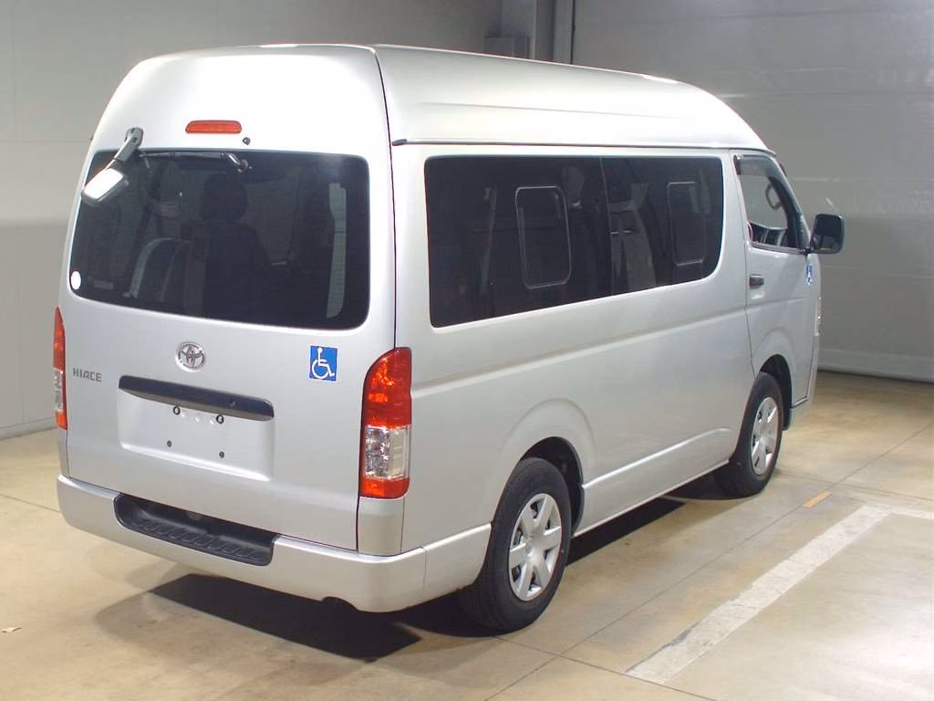 TOYOTA REGIUS ACE