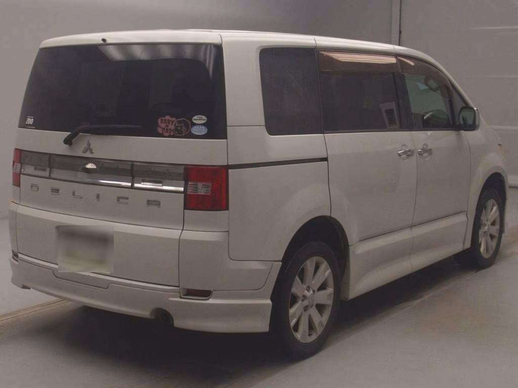 MITSUBISHI DELICA D:5