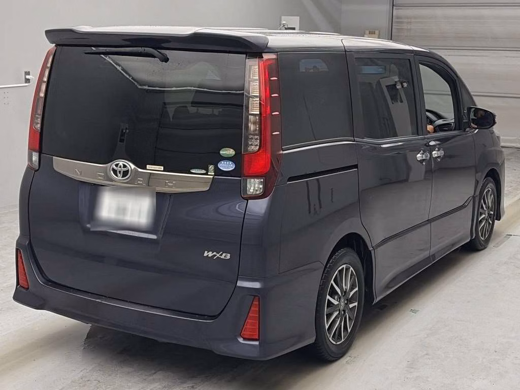 TOYOTA NOAH