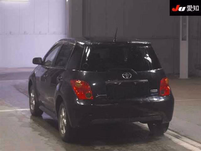 TOYOTA IST