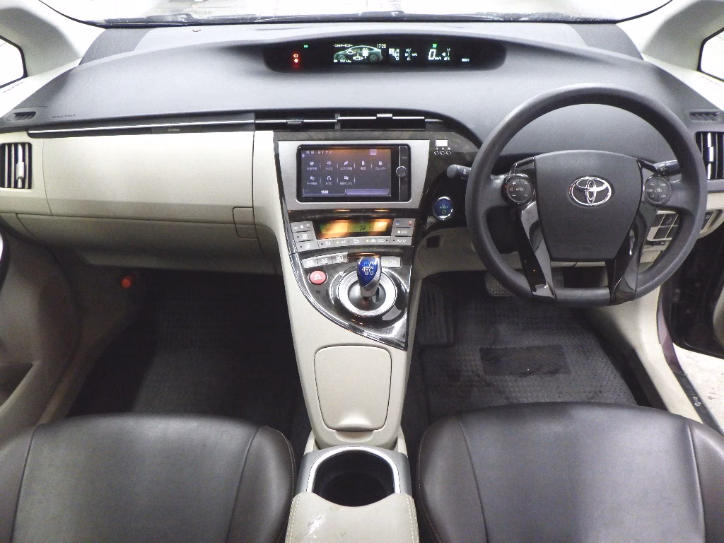 TOYOTA PRIUS