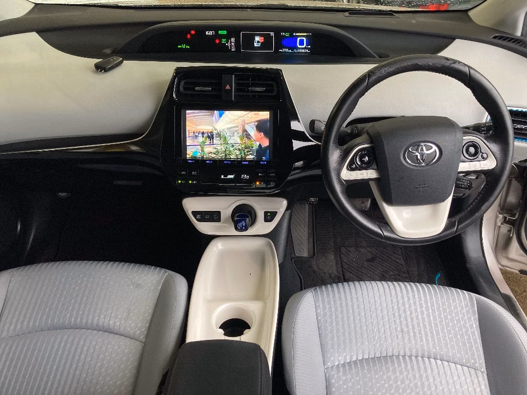 TOYOTA PRIUS