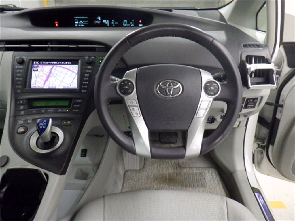 TOYOTA PRIUS