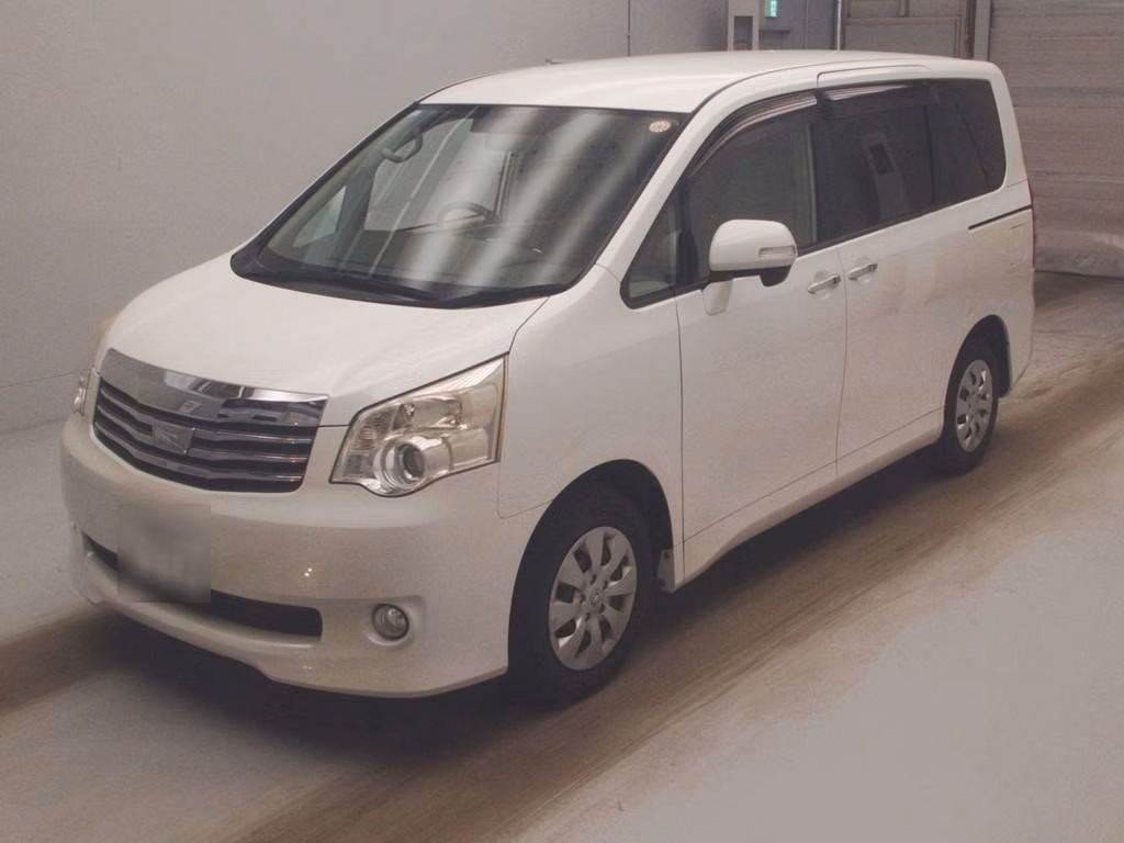 TOYOTA NOAH