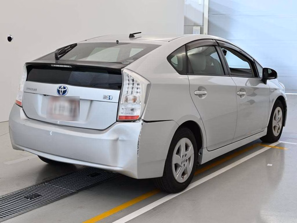 TOYOTA PRIUS