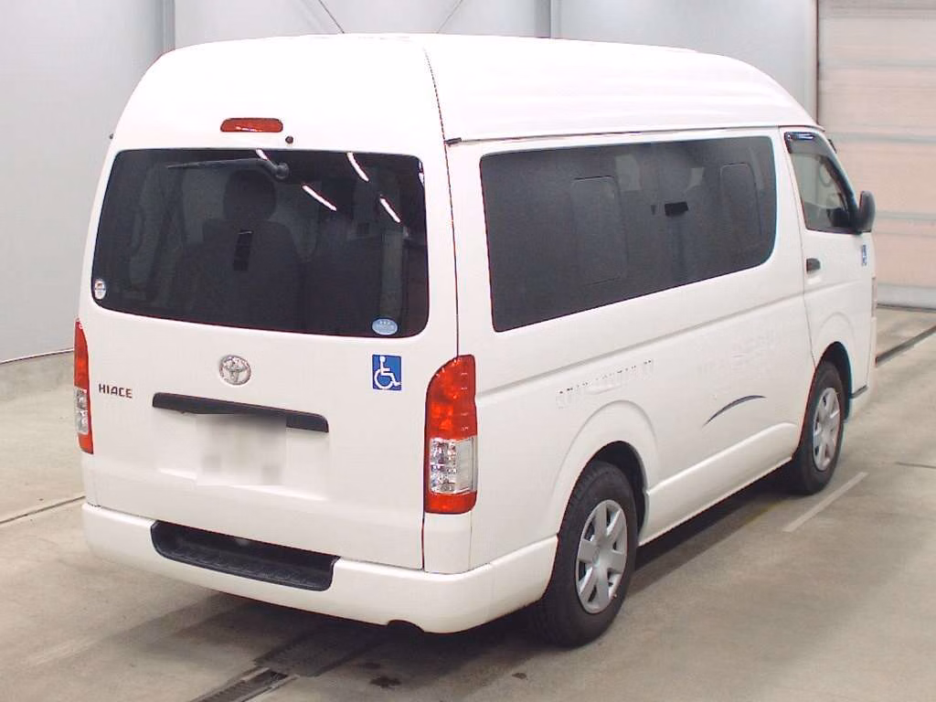 TOYOTA REGIUS ACE