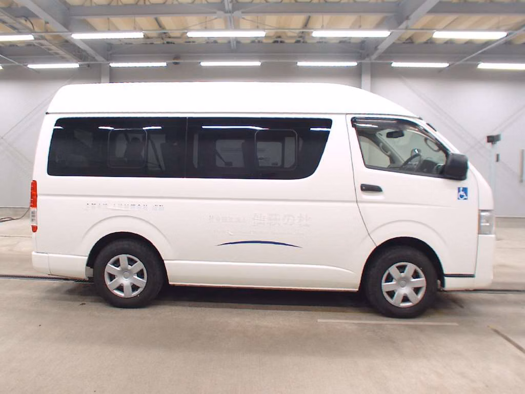 TOYOTA REGIUS ACE
