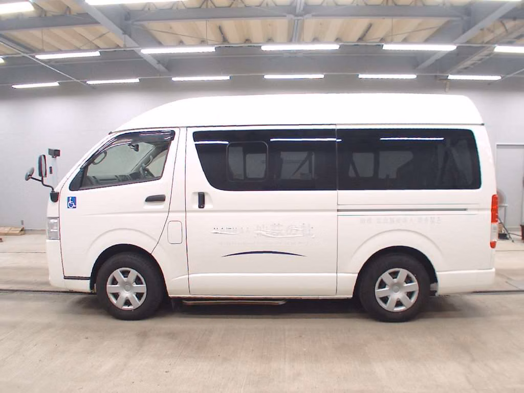 TOYOTA REGIUS ACE