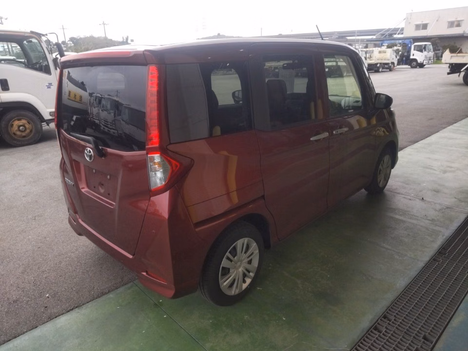 TOYOTA ROOMY