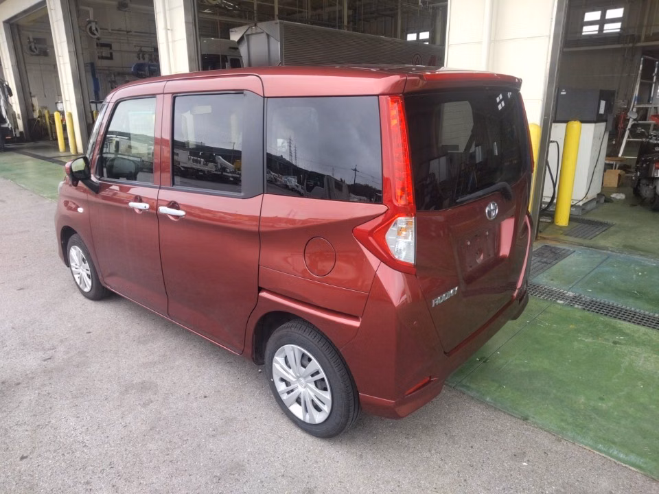 TOYOTA ROOMY