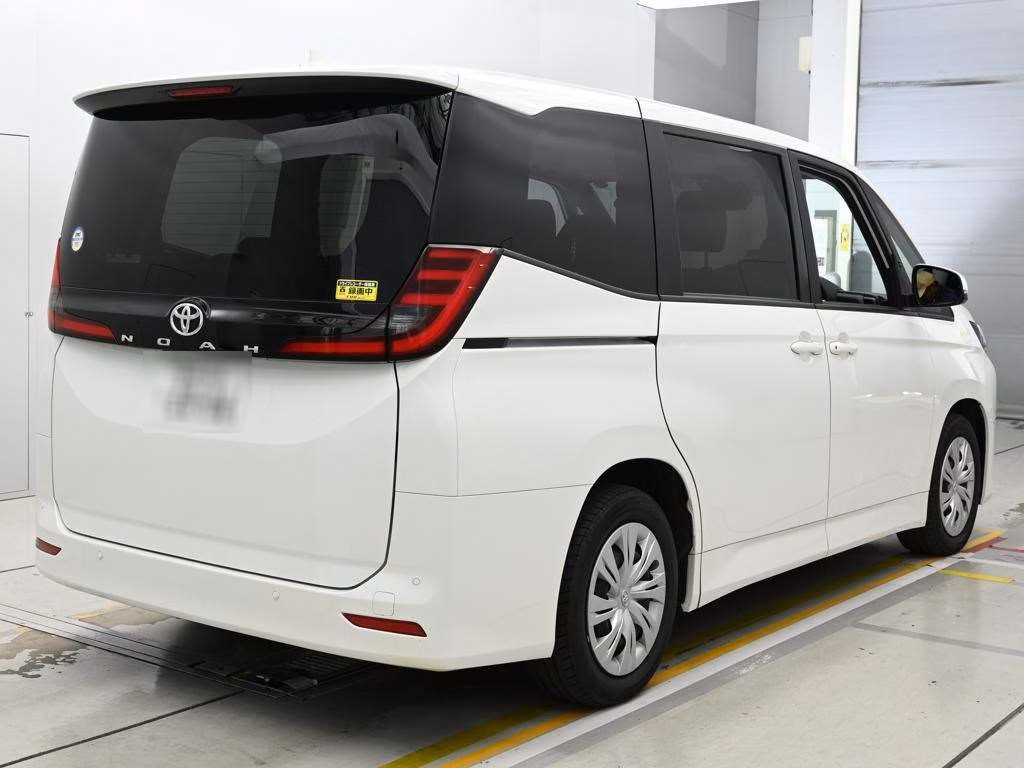 TOYOTA NOAH