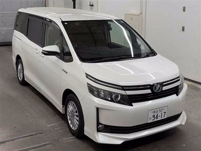 TOYOTA VOXY