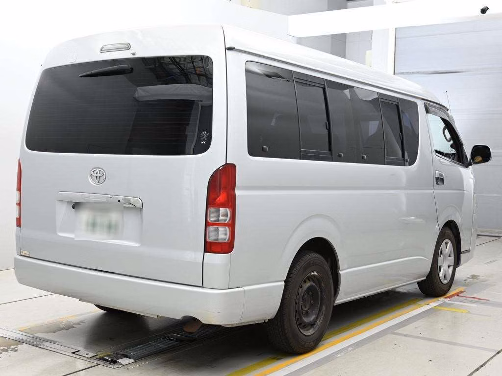 TOYOTA HIACE