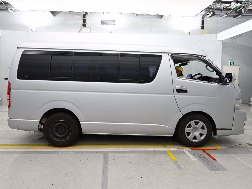 TOYOTA HIACE