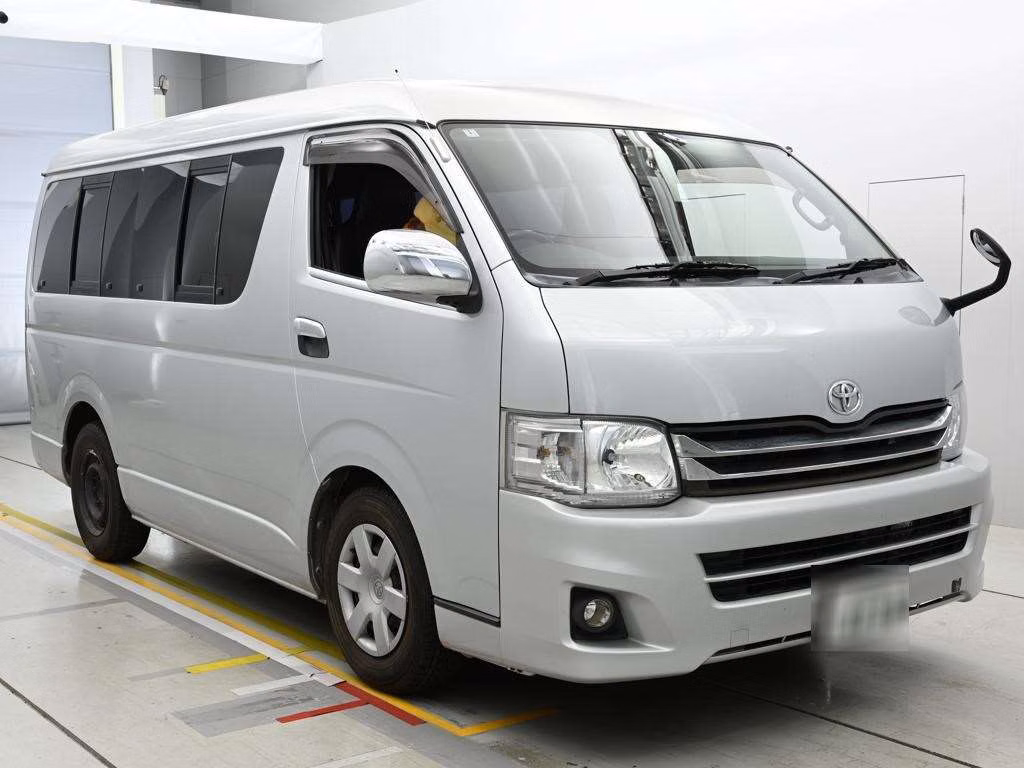 TOYOTA HIACE