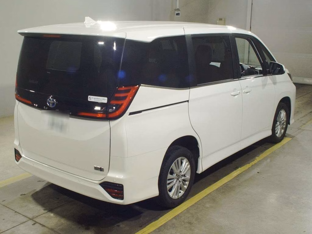 TOYOTA NOAH
