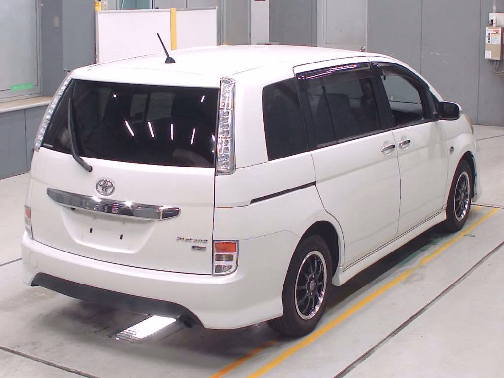 TOYOTA ISIS