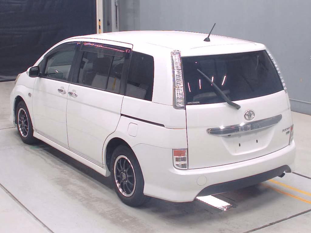 TOYOTA ISIS
