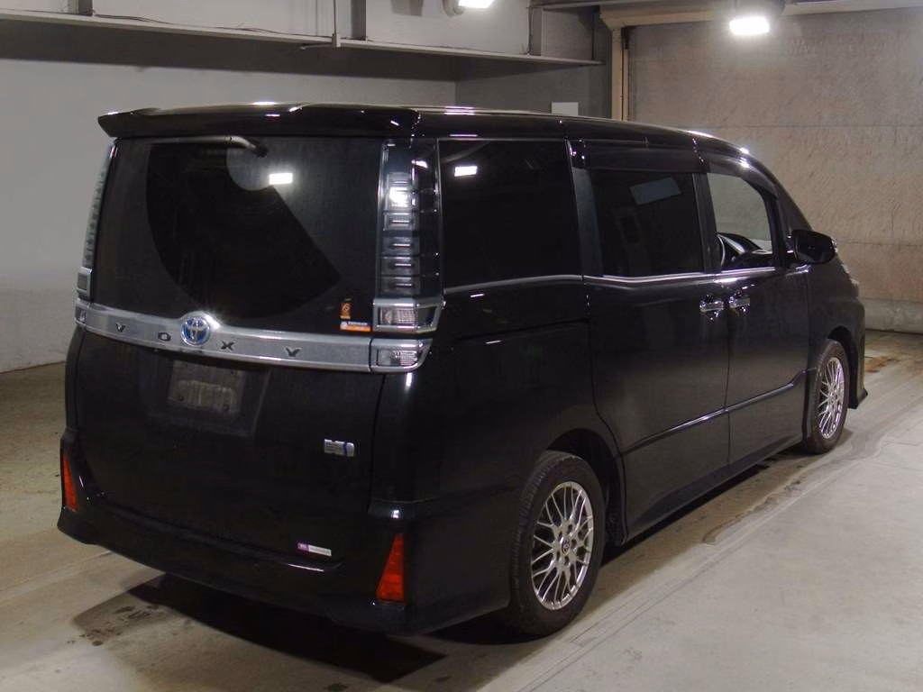 TOYOTA VOXY