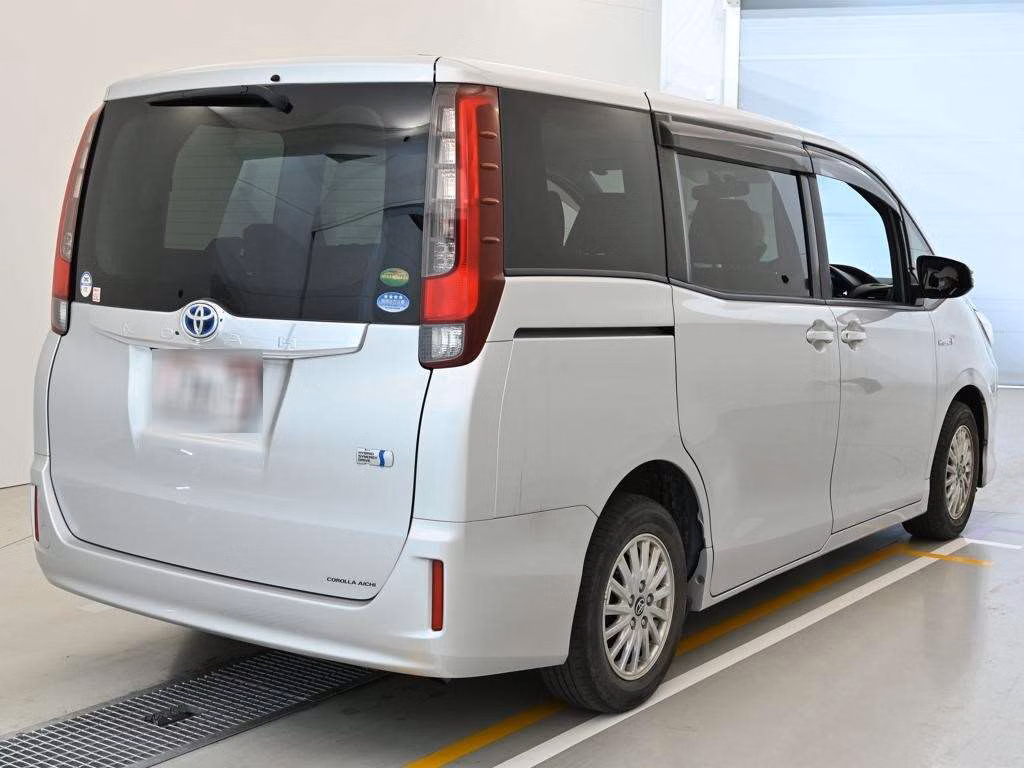 TOYOTA NOAH