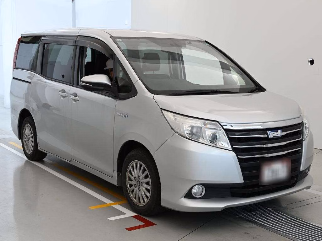 TOYOTA NOAH