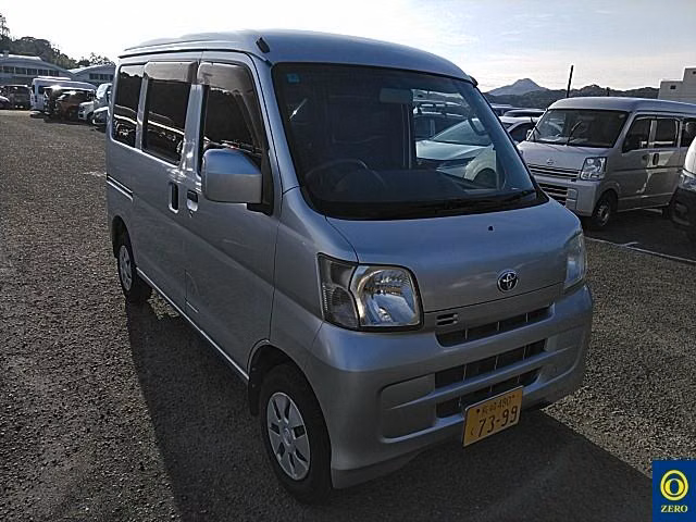 TOYOTA PIXIS VAN
