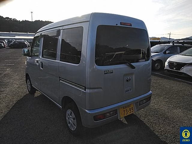TOYOTA PIXIS VAN