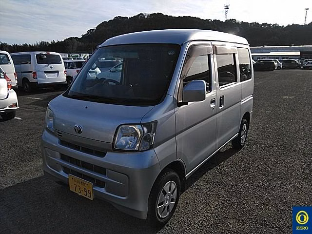 TOYOTA PIXIS VAN