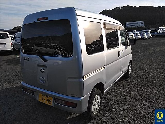 TOYOTA PIXIS VAN