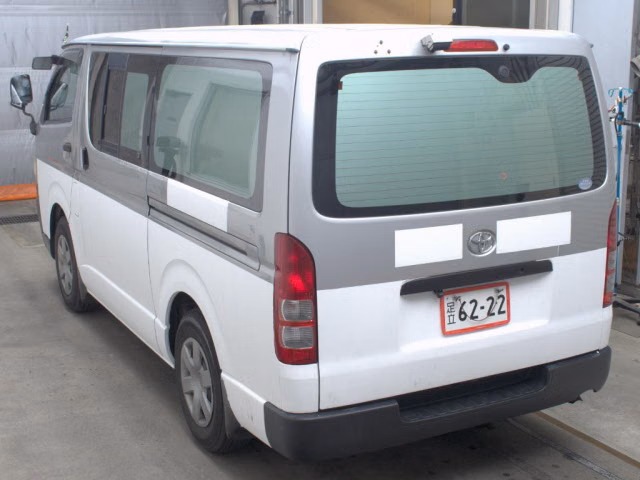 TOYOTA REGIUS ACE