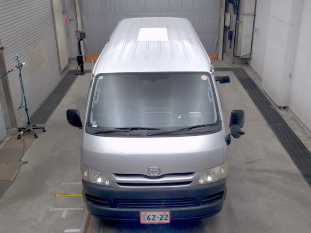 TOYOTA REGIUS ACE