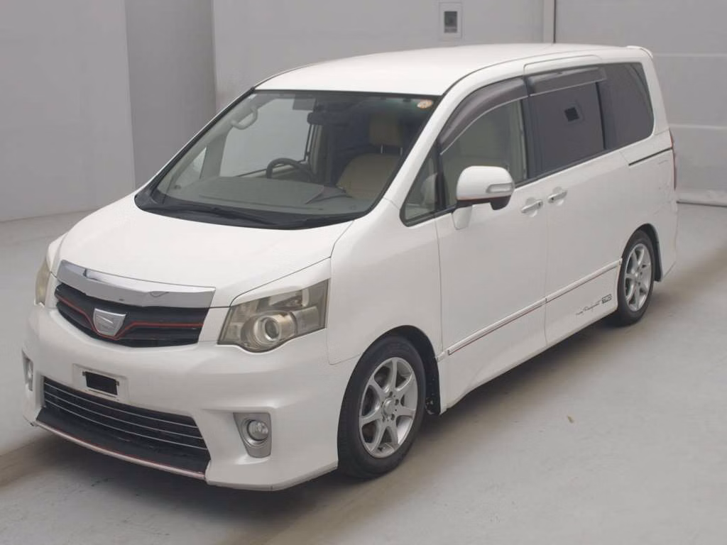 TOYOTA NOAH
