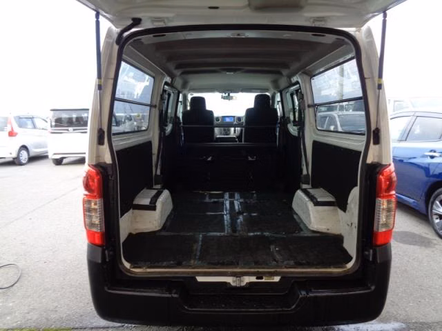 NISSAN NV350 CARAVAN