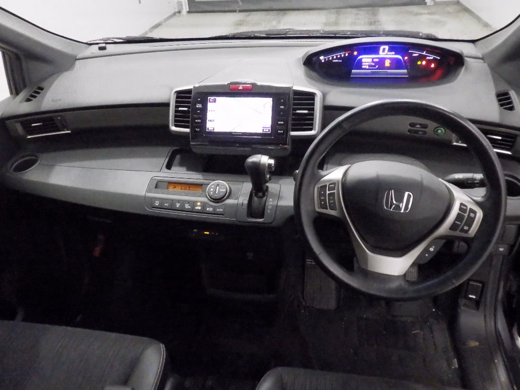 HONDA FREED SPIKE