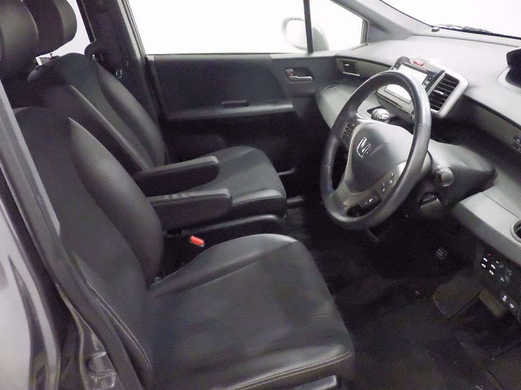 HONDA FREED SPIKE