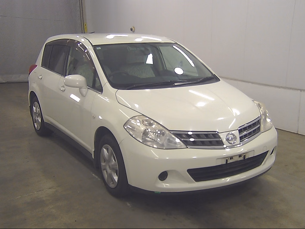 NISSAN TIIDA