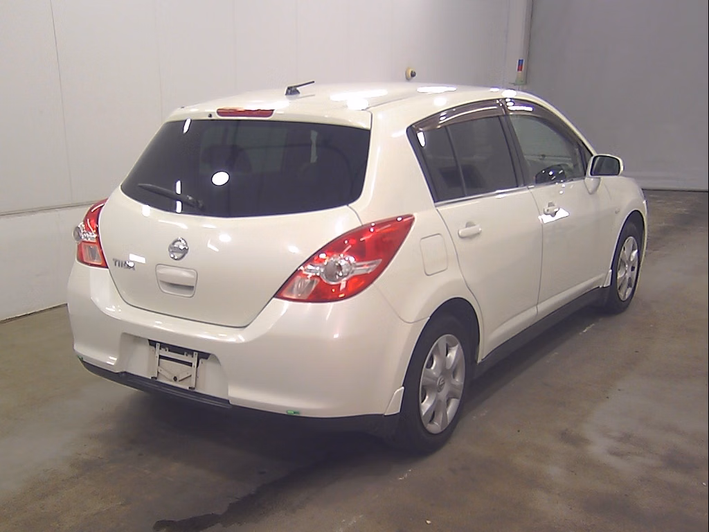 NISSAN TIIDA