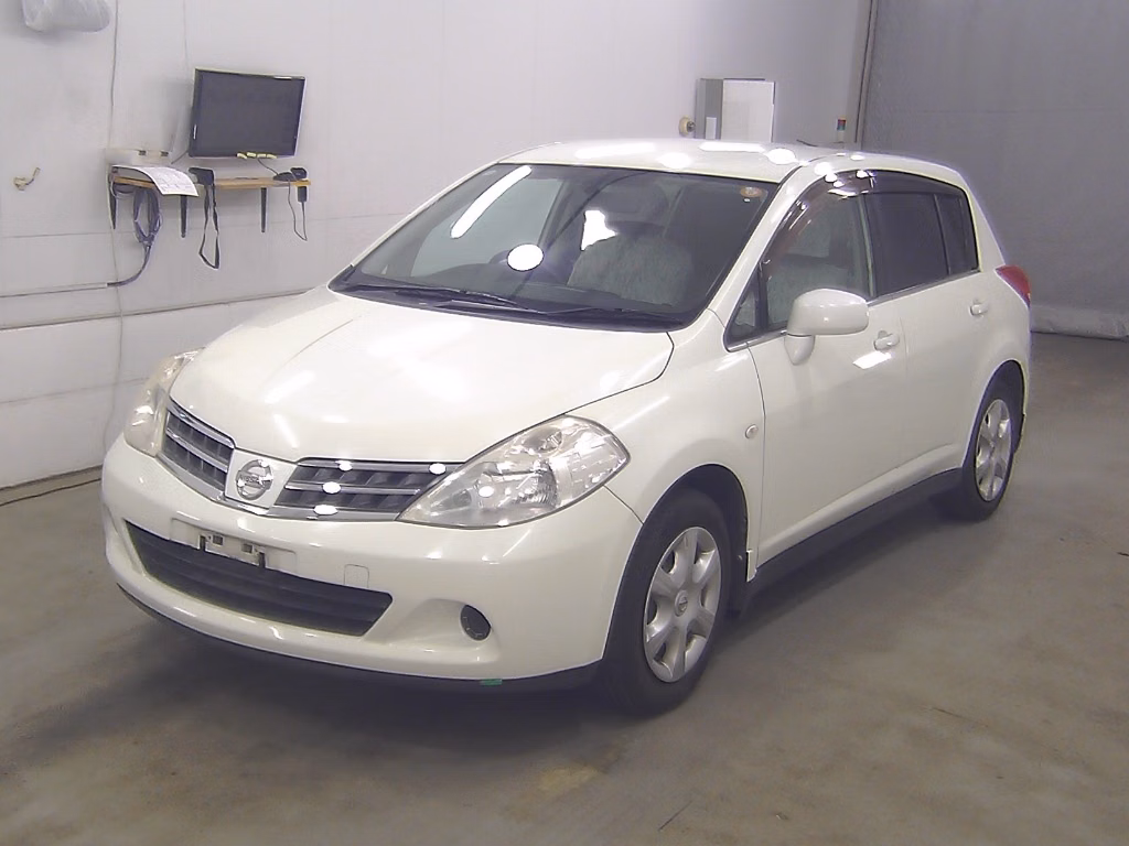 NISSAN TIIDA