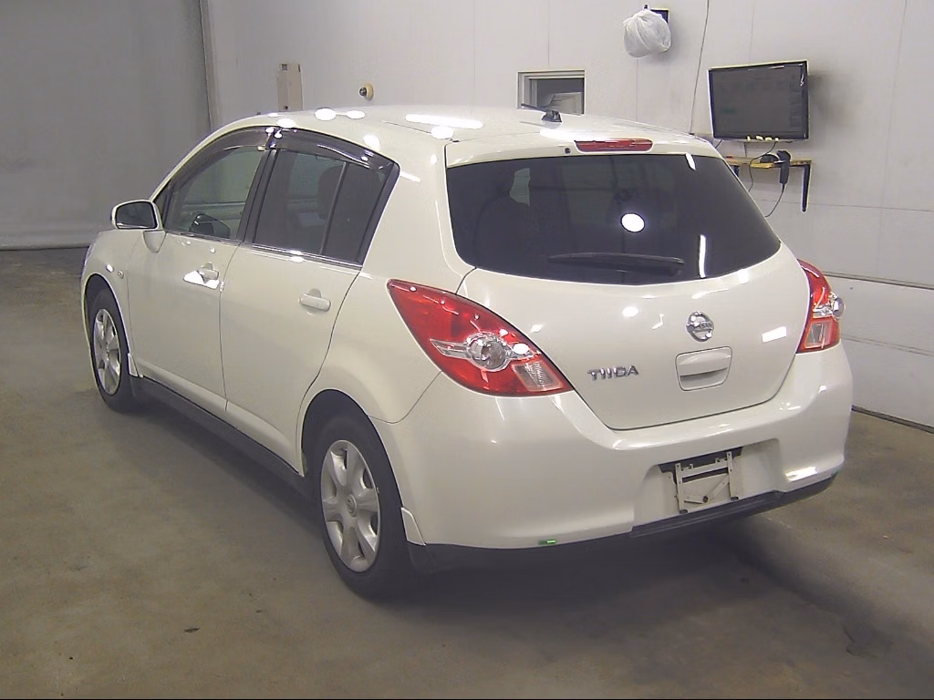 NISSAN TIIDA