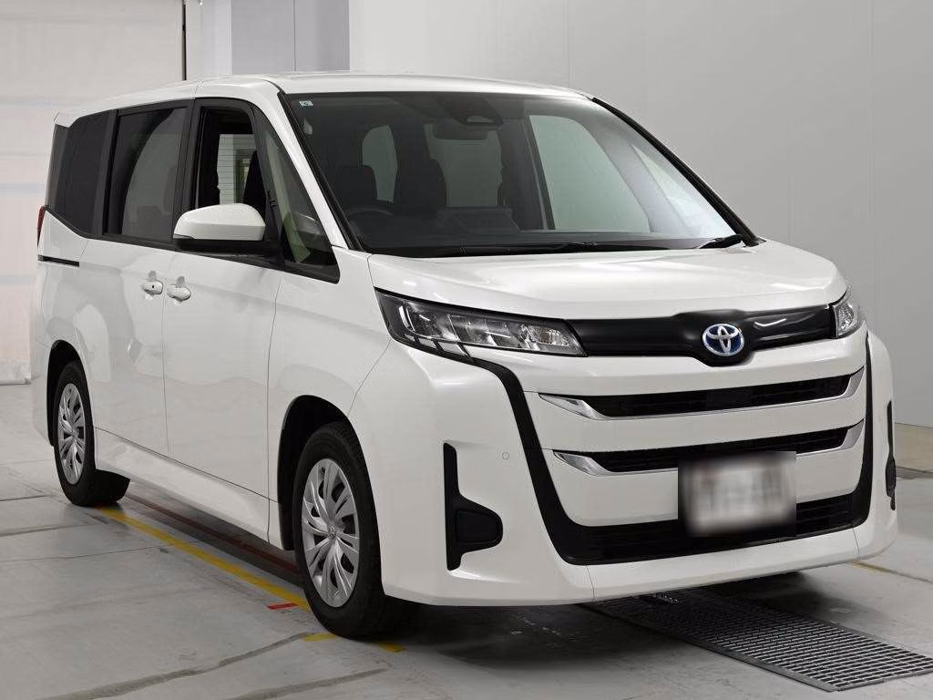 TOYOTA NOAH