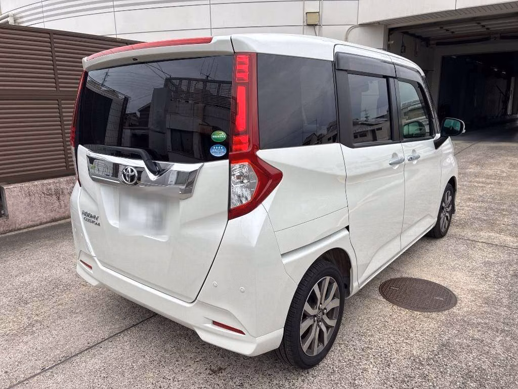 TOYOTA ROOMY