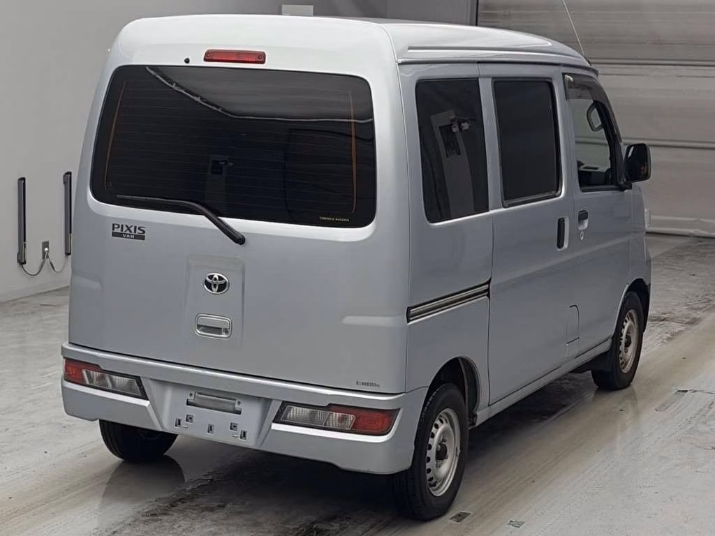 TOYOTA PIXIS VAN