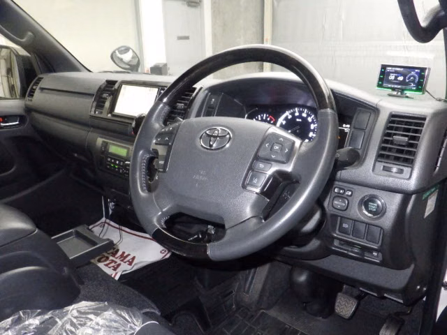 TOYOTA REGIUS ACE