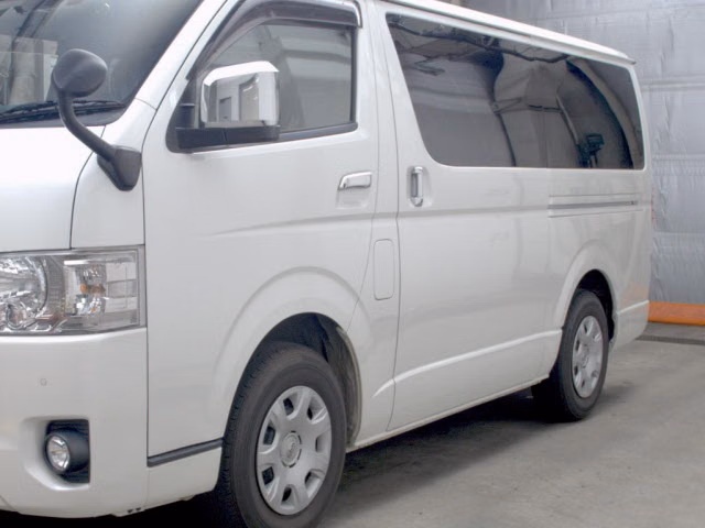 TOYOTA REGIUS ACE