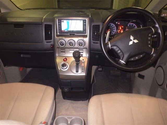MITSUBISHI DELICA D:5