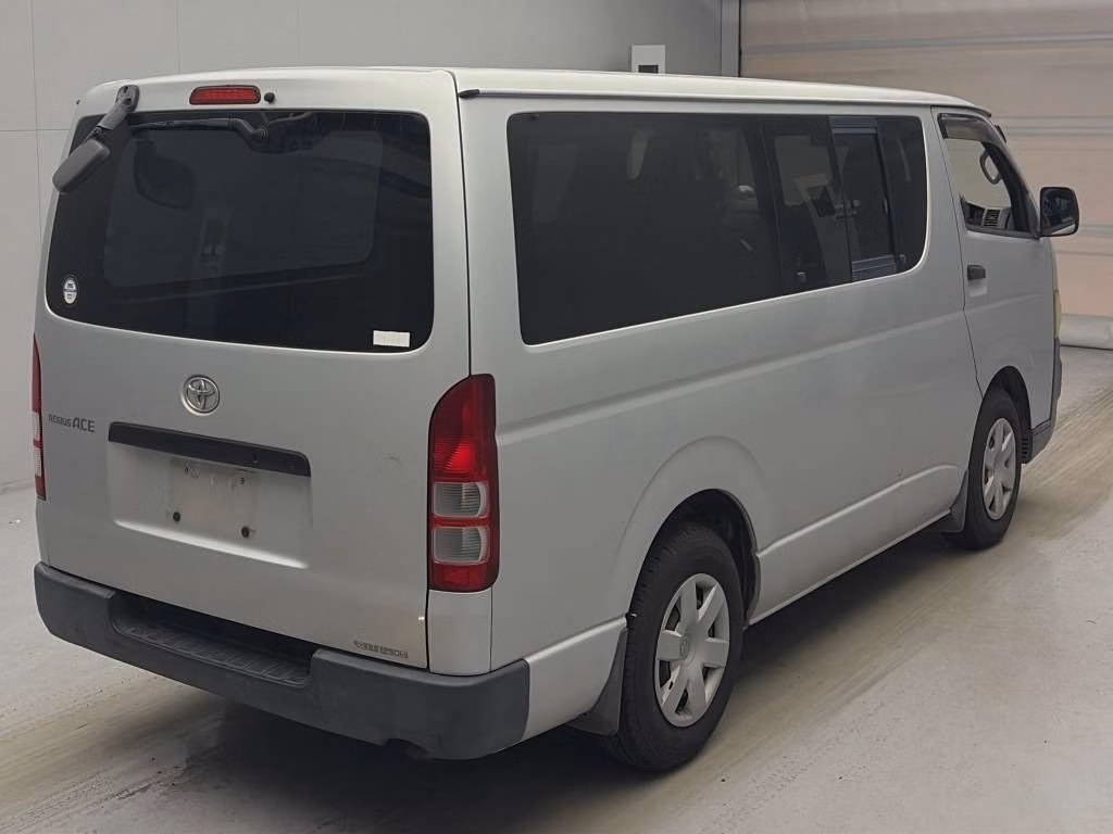 TOYOTA REGIUS ACE