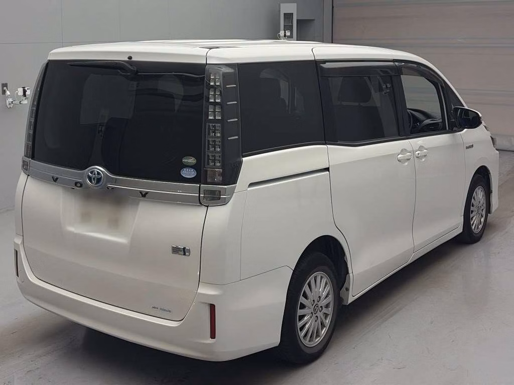 TOYOTA VOXY