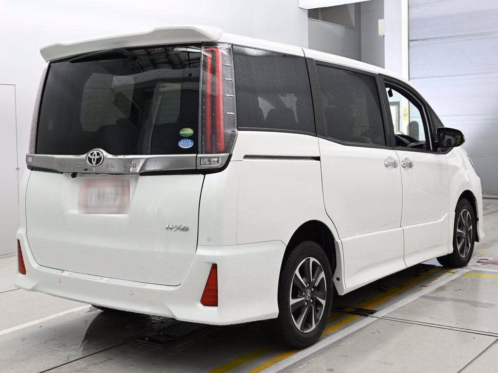 TOYOTA NOAH